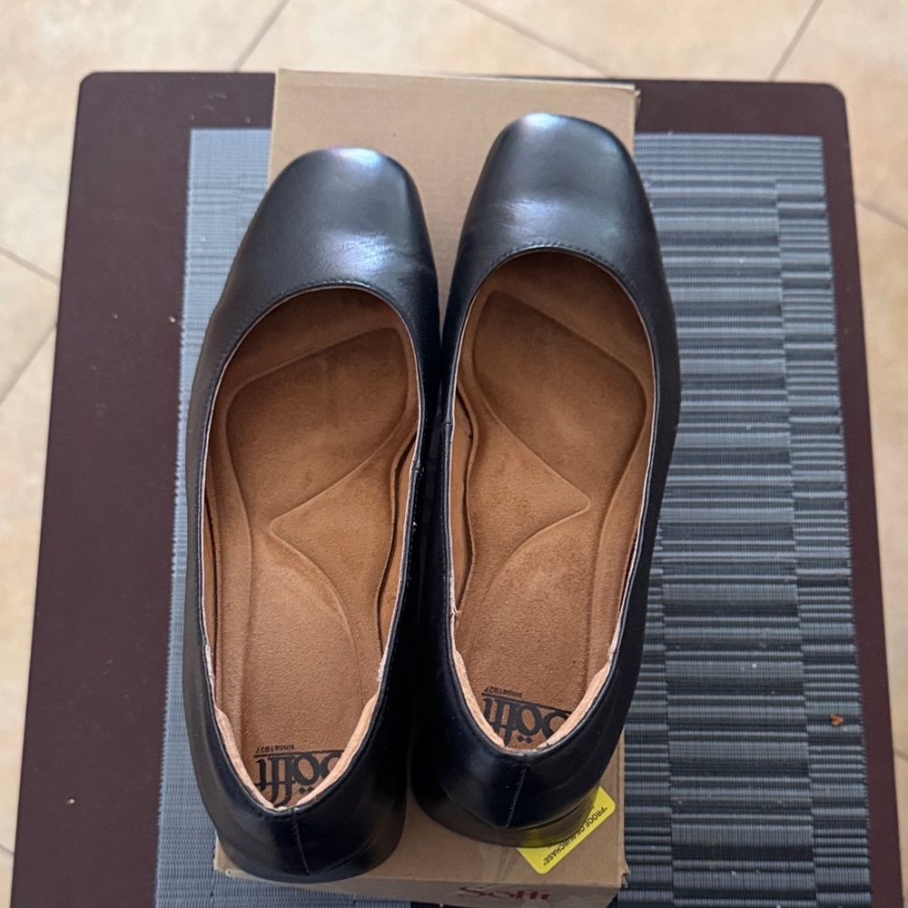 Sofft Elegant Black Leather Low Heels